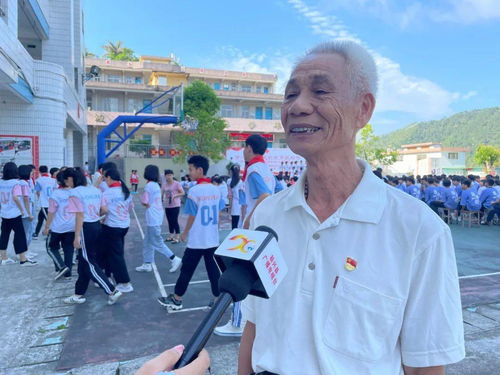 里洞中學(xué)舉行 童心向黨 我把歌聲獻(xiàn)給你 歌唱活動