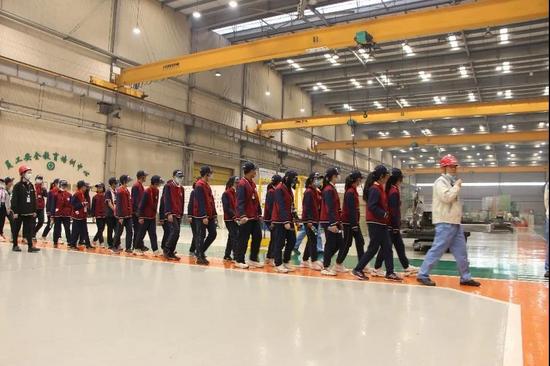 校企合作,共創未來 四川師范大學附屬青臺山中學的神鋼工廠研學之旅