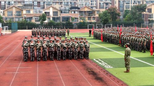 六安中學2024級全體新生集結完畢,請檢閱